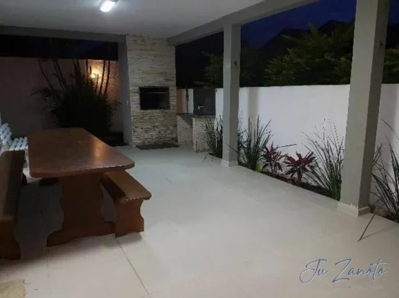 Imagem Sobrado localizado na praia Central de Guaratuba
