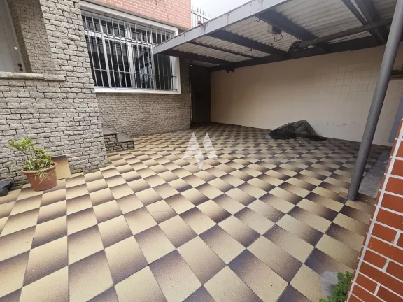 Imagem Raridade em Santos - Sobrado na quadra da praia do Embaré!