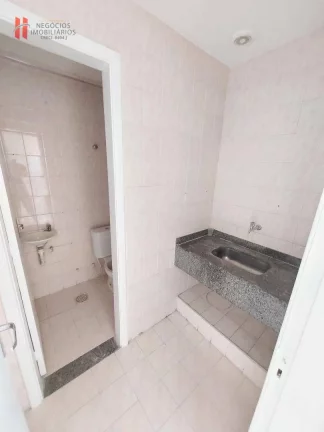 Imagem Sala comercial com 28m²na esquina com a Av. Brigadeiro Lima e Silva.