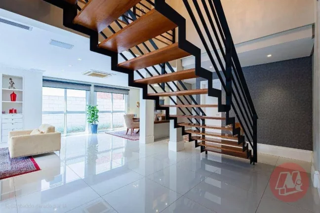 Imagem Casa de 310 m² com e suítes, 6 banheiros, 4 vagas, piscina e infraestrutura.
