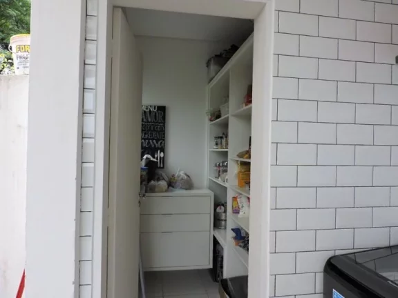 Imagem CASA COM 3 SUÍTES, E CAMPO DE FUTEBOL, 350 M² - VENDA OU LOCAÇÃO.