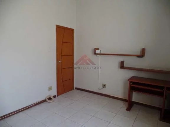 Imagem Casa linear, próxima a Rua Rui Barbosa, local tranquilo, pintura nova, toda murada com portão de garagem automatizada, varanda, sala 2 ambientes, pla