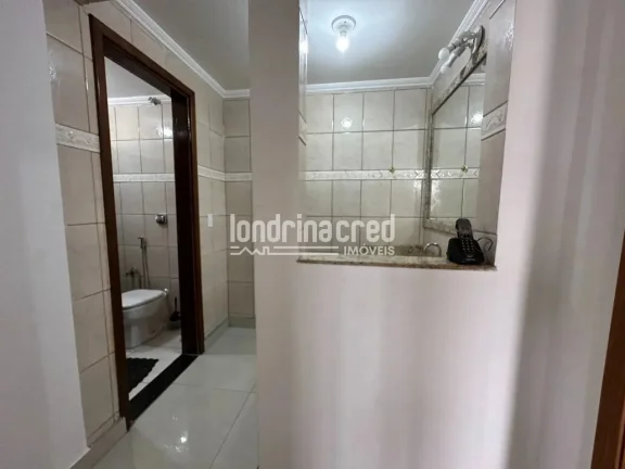 Imagem Casa ampla na região leste de Londrina com 4 dormitórios (1 suíte), piscina aquecida, churrasqueira, varanda e 7 vagas de garagem – Conforto e lazer!
