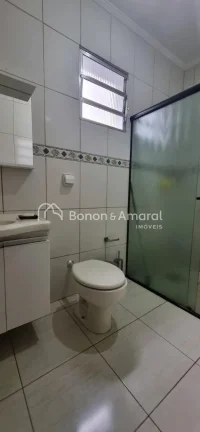 Imagem Excelente casa em avenida, totalmente reformada, com 3 dormitórios e edícula completa! Localizada ...