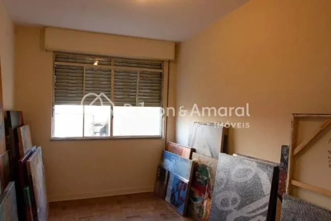 Imagem Apartamento em excelente localizaÃ§Ã£o, com ambientes amplos e acabamentos renovados. O living espaÃ...