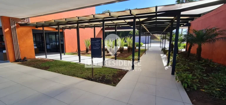 Imagem Terreno de esquina, com 1.258 m², em leve declive, ideal para projetos