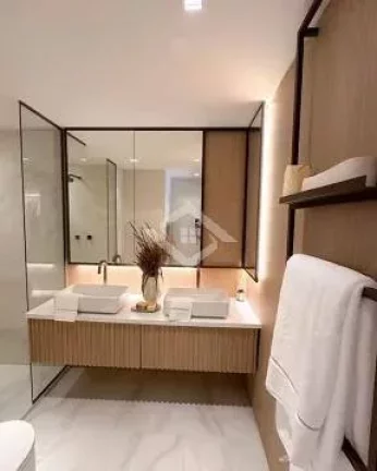 Imagem Apartamento de 4 Quartos para Venda na Barra da Tijuca com 170 m²