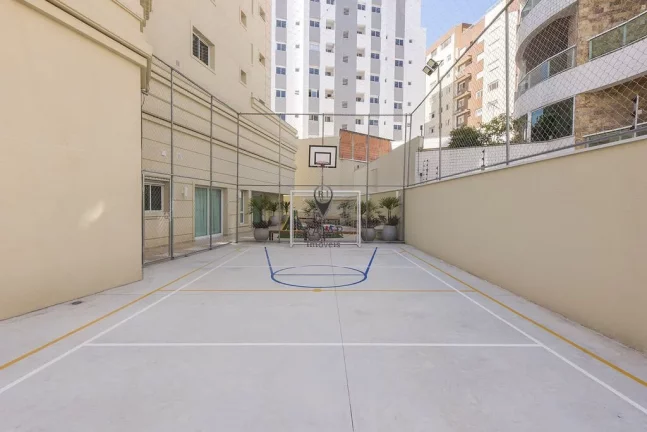 Imagem Um projeto neoclássico, com apartamentos com 3 dormitórios (suíte). Localizado na rua Barão dos ...