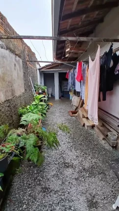 Imagem Casa com 3 dormitórios sendo 1 suíte e 2 vagas de garagem na Adhemar Garcia em Joinville/SC