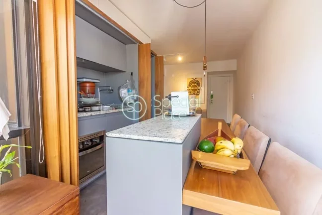 Imagem Apartamento moderno, compacto, com um dormitório ( suíte ), sala de televisão e jantar, cozinha m...