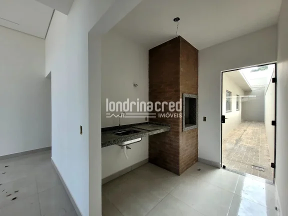 Imagem Casa nova na Zona Leste de Londrina com 86m² de área útil, 3 dormitórios (1 suíte), banheiro social, sala aconchegante, cozinha e 2 vagas de garagem.