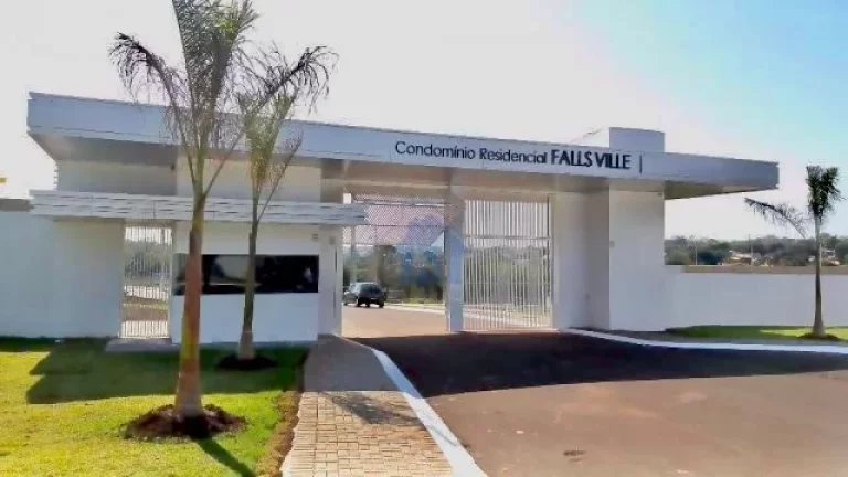 Casa Nova no Cond. Falls Ville, na Região Central de Foz!