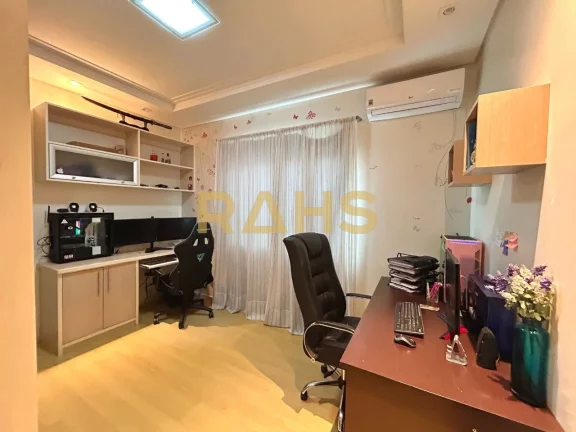 Imagem Ótima casa averbada localizada no bairro Floresta em Joinville, próximo a rua Farroupilha. Conta c...