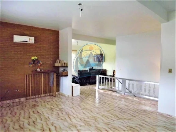 Imagem Imperdível! Casa à venda em Ubatuba-SP, no bairro Silop, com 3 quartos, 1 suíte, 2 salas, 1 banheiro, 5 vagas de garagem e 330m² de área.