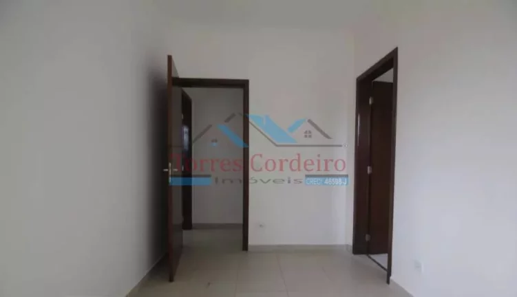 Imagem Sobrado com 3 dorm. (3 suítes) + 2 vagas - Jd. Monte Kemel