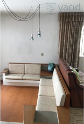 Imagem Imperdível casa à venda no Centro de Jundiaí-SP: 3 quartos, 1 suíte, 2 banheiros, 3 vagas de garagem e 228m² de área!