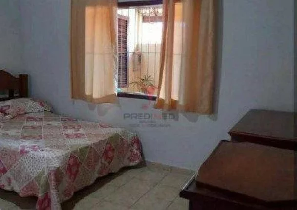 Imagem Casa com 3 Quartos, área de serviço, quintal,, 3 vagas de garagem. Vila dos Comerciários
