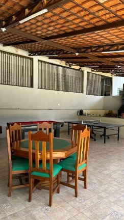 Imagem Chácara à venda em Jundiaí-SP, bairro Ivoturucaia: 2 quartos, 1 suíte, 1 sala, 2 banheiros, 259m². Aproveite essa oportunidade!