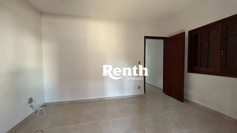 Imagem Casa Comercial e Residencial para alugar, 292 m² por R$ 4.734/mês - Vila Santo Antônio - Rio Claro/SP