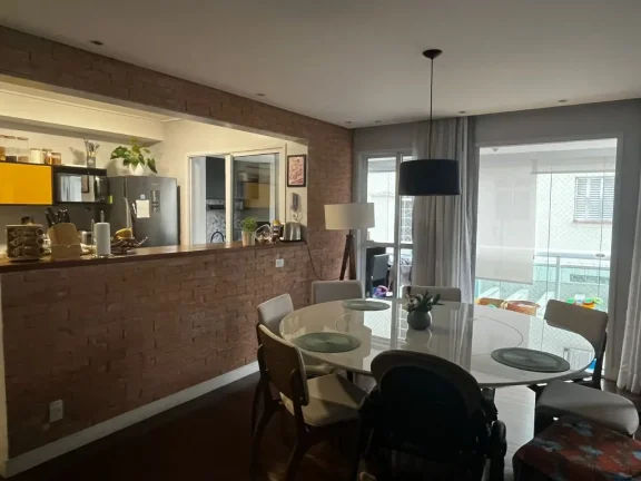Imagem Apartamento com 3 suítes com marcenaria impecável, piso de madeira, ar condicionado e varanda gour...