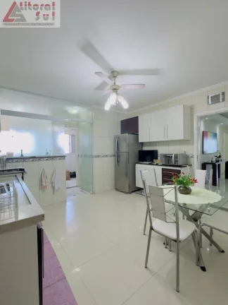 Imagem Apartamento 03 suites, alto padrão, 02 vagas de garagem privativas 156 m2 de frente para o mar, área total 233 m2 e vista total para o mar,