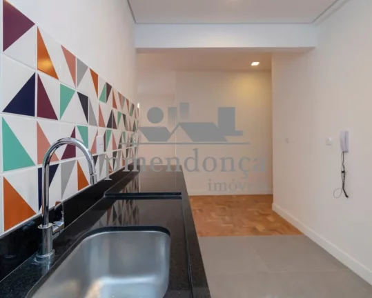 Imagem Apartamento reformado em Pinheiros Living para 02 ambientes, 02 quartos sendo 1 suíte, wc social , ...