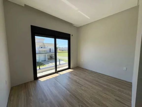 Imagem Casa alto padrão em condomínio com 4 suítes e 4 vagas de garagem em Camboriú/SC