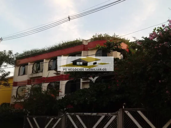 Sobrado triplex com 465m2 no Jd da Gloria