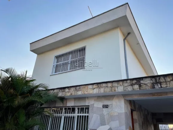 Imagem Sobrado com 250 metros quadrados, living, ampla cozinha com armários, 3 dormitórios sendo 1 suíte...