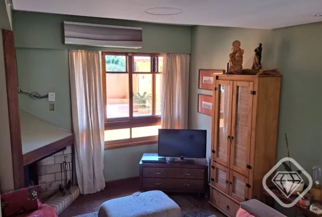 Imagem Casa em condomínio no bairro Ipanema, zona sul de Porto Alegre.

Charmosa casa semi mobiliada, com ...