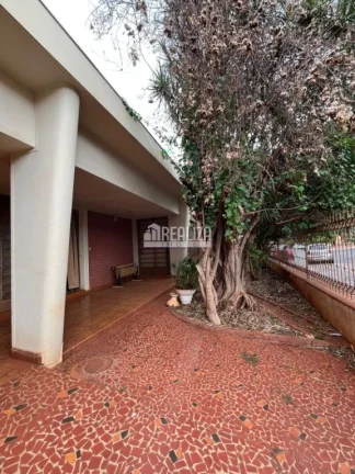 Imagem Vende-se casa de alto padrão com dois pavimentos no Centro de Igarapava/SP