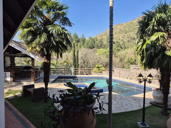 Imagem Casa dos Sonhos em Condomínio Flamboyant – Vista Exclusiva para a Pedra Grande, Atibaia/SP