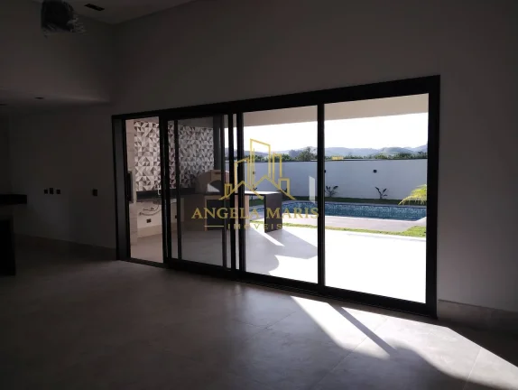 Imagem Casa Térrea, 4 Dormitórios (sendo 4 suítes), Condomínio Colinas Paratehy