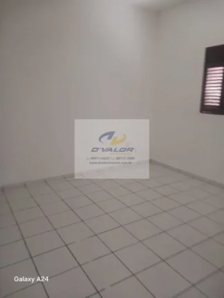 Imagem Vendo Casa com 159 m², 3 quartos s/ 1 suíte + DCE, sala p/ 2 ambientes, piscina e 3 vagas