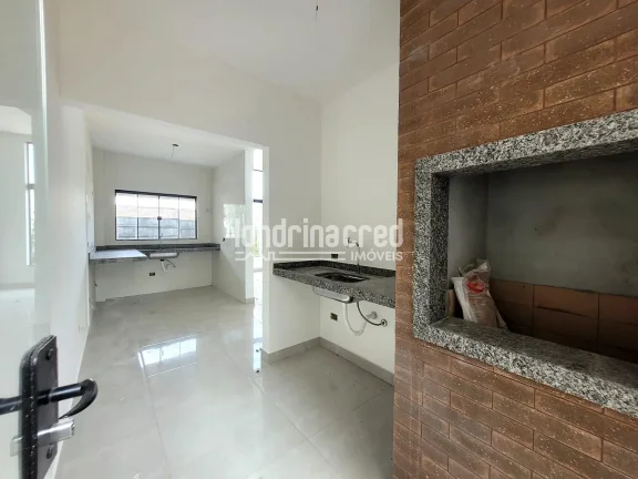 Imagem Casa nova na Zona Leste de Londrina com 86m² de área útil, 3 dormitórios (1 suíte), banheiro social, sala aconchegante, cozinha e 2 vagas de garagem.