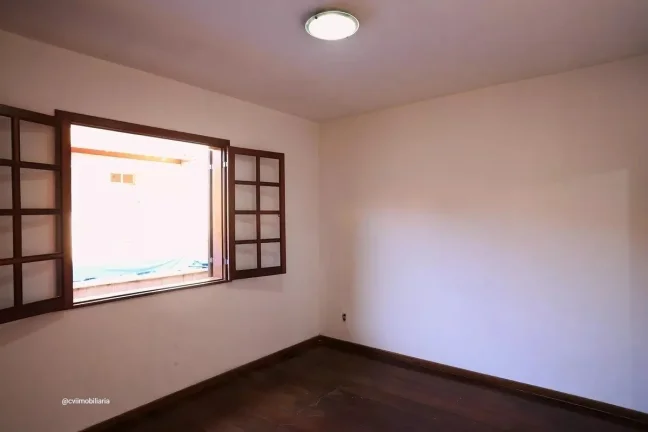 Imagem Casa com aproximadamente 200m² em um lote de 360m² de área, ideal para quem busca espaço, confor...