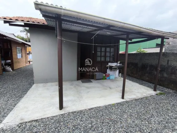 Imagem Kitnet de madeira com 32m² para alugar, 2 quartos, São Cristóvão em Barra Velha - SC
