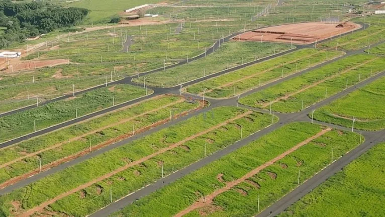 Imagem Eplenum - Terreno com 242 m² próximo ao parque aquático