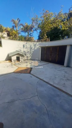 Imagem Casa de Alto Padrão Reformada com 3 Suítes no Condomínio Flamboyant Atibaia