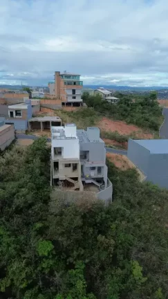 Imagem PLACA FOTOVOLTAICA FUNCIONANDO+3QUARTOS+SUÍTE+4VAGAS+ILUMINAÇÃO