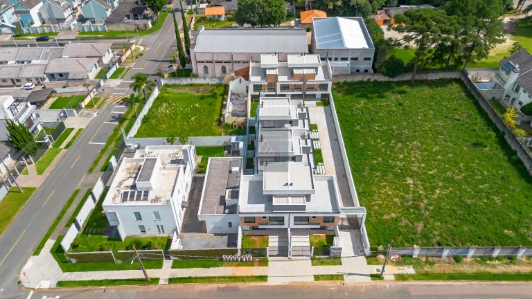 Imagem SANTA FELICIDADE Triplex em Condomínio - 3 quartos. 1 suíte. 2 vagas.
