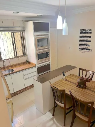 Imagem Casa com 2 dormitórios sendo 2 suítes e 3 vagas de garagem em Balneário Camboriú/SC