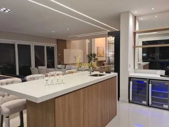Imagem Sobrado 05 suítes com piscina em condomínio fechado mobiliado e decorado