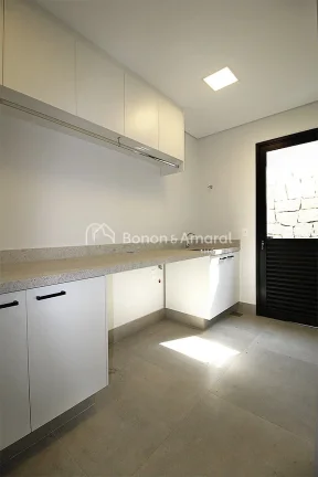 Imagem Linda casa, com arquitetura moderna e acabamento de alta qualidade em todos os ambientes. A residên...