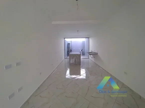 Imagem Lindo e novo sobrado com 125 m² em 3 dormitórios, 1 suíte e 2 vagas.