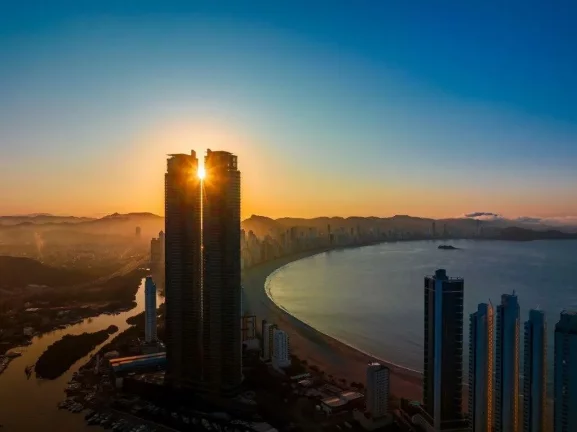 Imagem Duplex com 7 dormitórios à venda sendo 7 suítes, 421.6 m² por - R$ 13.790.000,00 - Barra Sul - Bal. Camboriú/SC