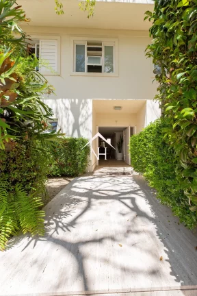Imagem Casa alto padrão em condomínio fechado de 900m com 4 suítes (1 master), elevador, 6 vagas, piscina, churrasqueira, academia, cozinha gourmet