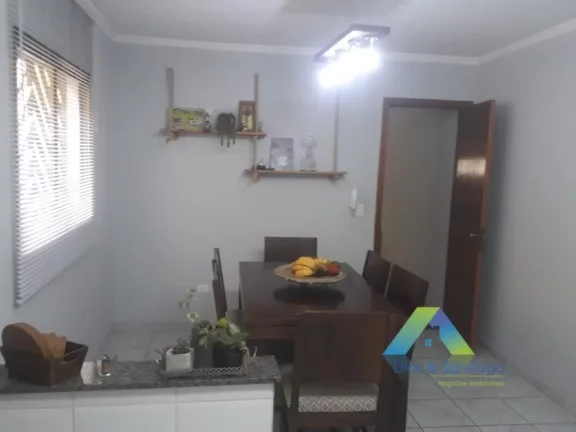 Imagem Lindo sobrado com 3 dormitórios sendo 1 suite, 2 vagas de garagem com ótima localização .