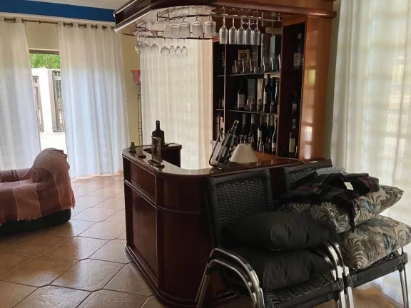 Imagem EXCELENTE RANCHO COMPLETO COM ACESSO Á ÁGUA EM ESTREITO COM ASFALTO ATÉ Á PORTA - 04 dormitórios sendo 03 suítes - Varanda contornando toda á casa