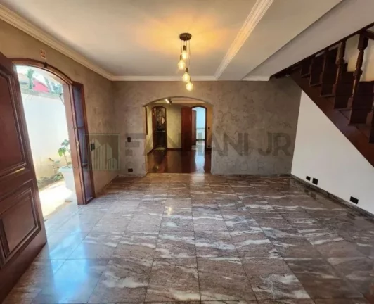 Imagem Casa de Luxo à Venda ou Locação em Jardim Paulista, São Paulo-SP: 3 quartos, 3 suítes, 3 salas, 5 banheiros, 4 vagas, 240 m².